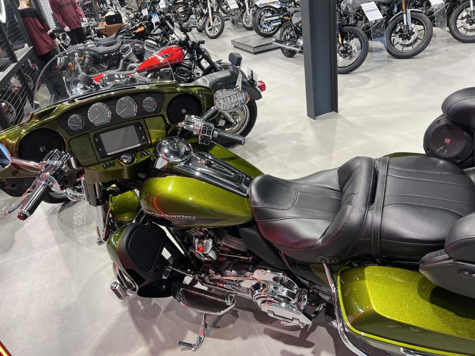 HARLEY-DAVIDSON TOURING ELECTRA ULTRA 1868 LIMITED CVO 4