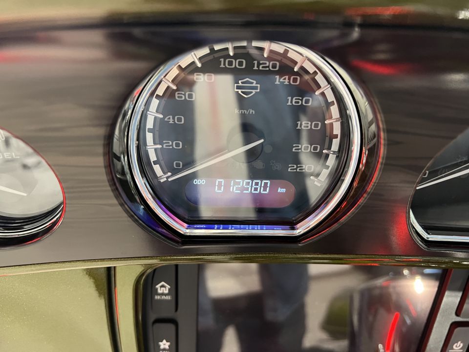 HARLEY-DAVIDSON TOURING ELECTRA ULTRA 1868 LIMITED CVO 4