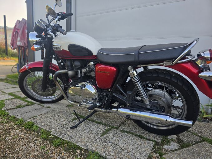 TRIUMPH BONNEVILLE 865 T100 4