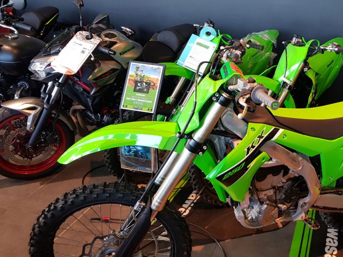 KAWASAKI KX 4