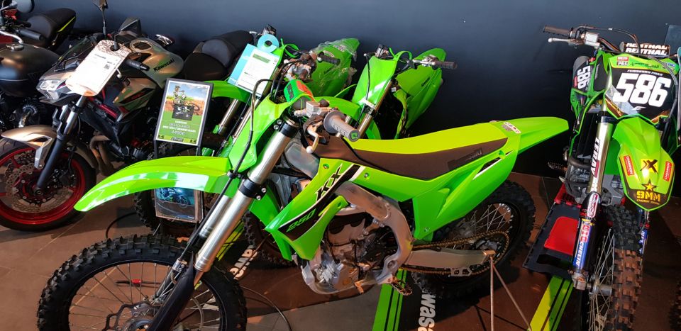 KAWASAKI KX 4