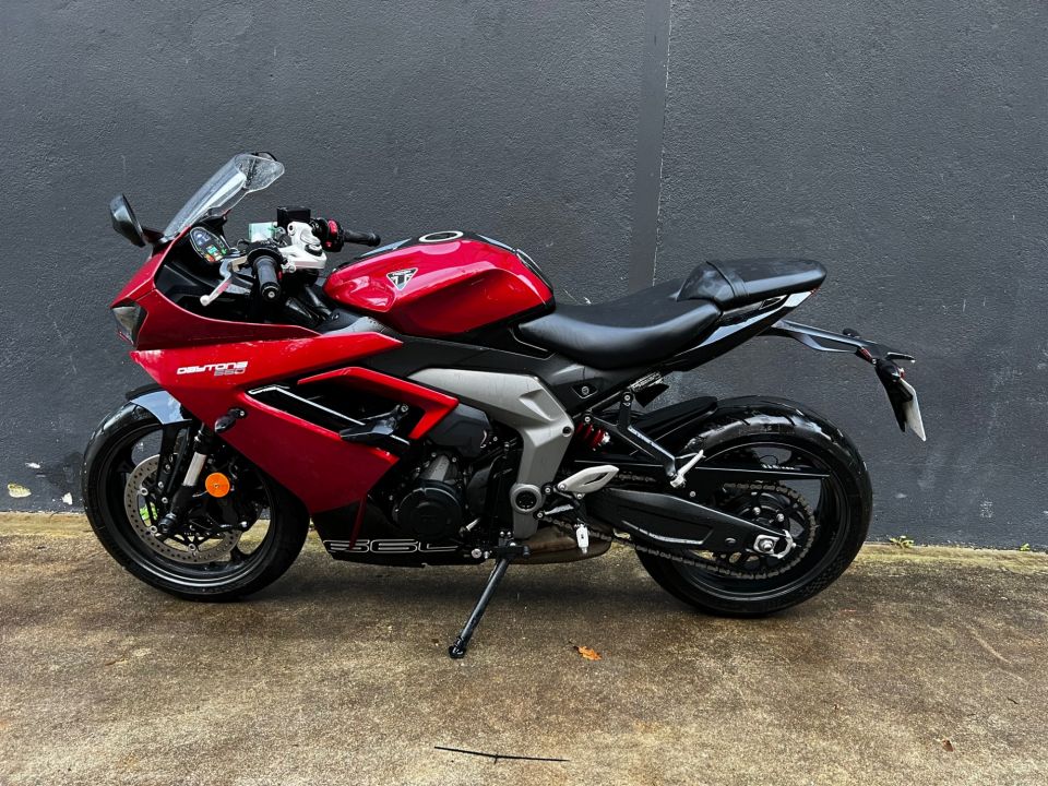 TRIUMPH 	DAYTONA 660 4