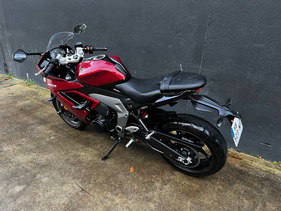 TRIUMPH 	DAYTONA 660 4