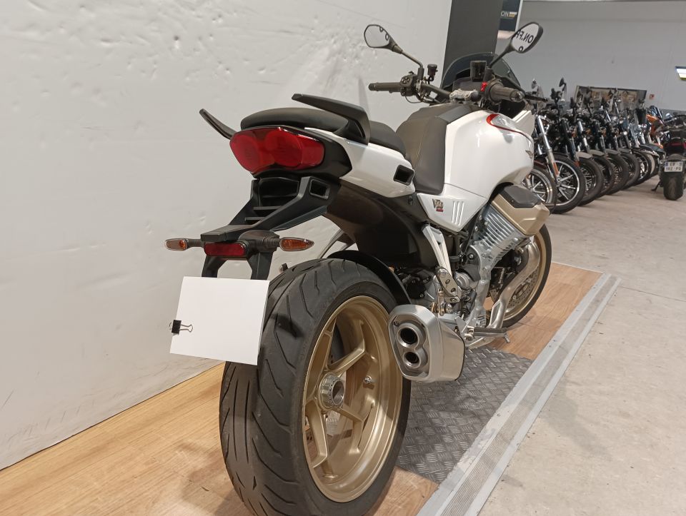 MOTO GUZZI V 100 MANDELLO 4