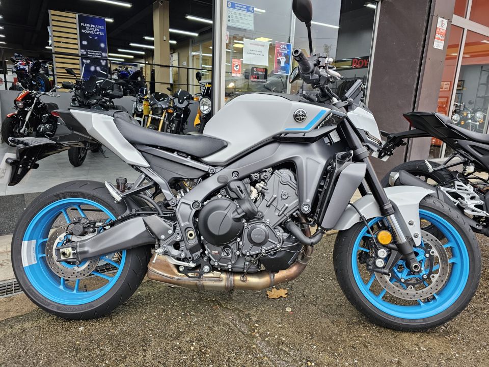 YAMAHA MT-09  Y-AMT 4