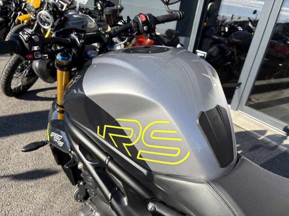 TRIUMPH SPEED TRIPLE 1200 RS 4