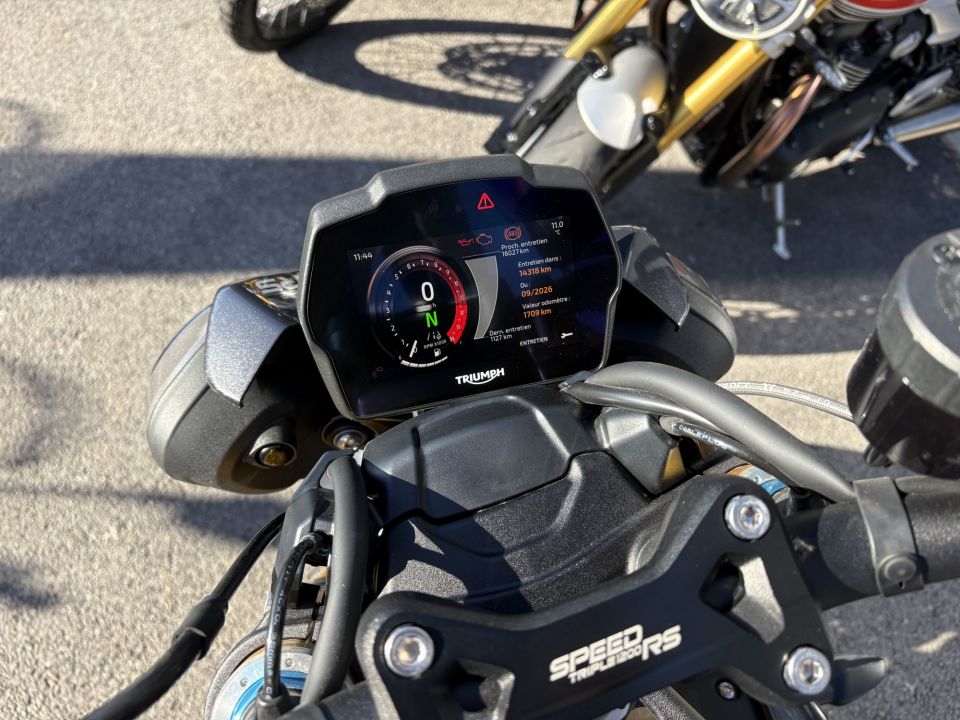 TRIUMPH SPEED TRIPLE 1200 RS 4