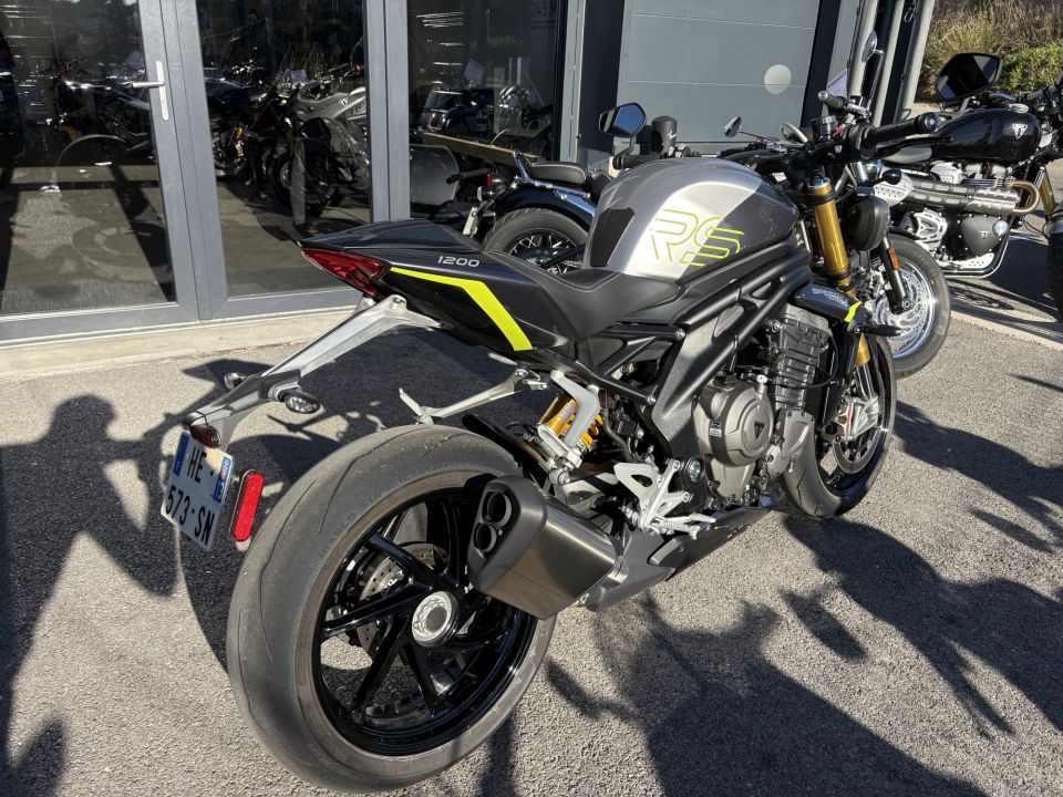 TRIUMPH SPEED TRIPLE 1200 RS 4