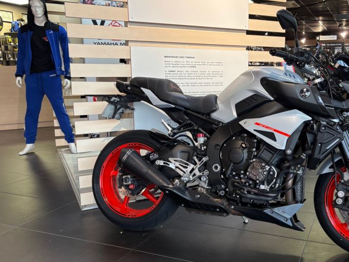 YAMAHA MT-10 4