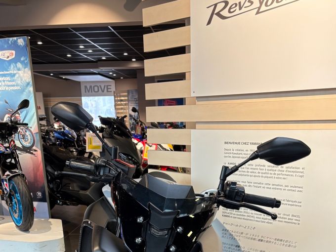 YAMAHA MT-10 4