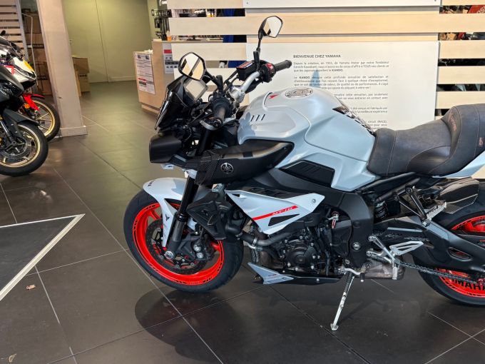 YAMAHA MT-10 4
