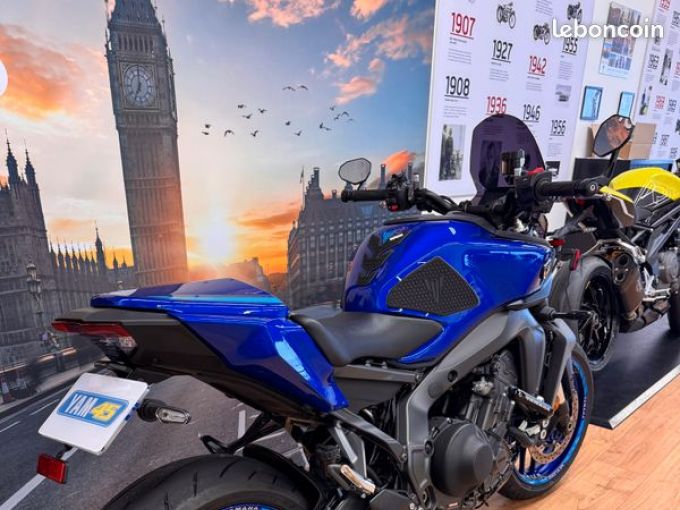 YAMAHA MT-09 4