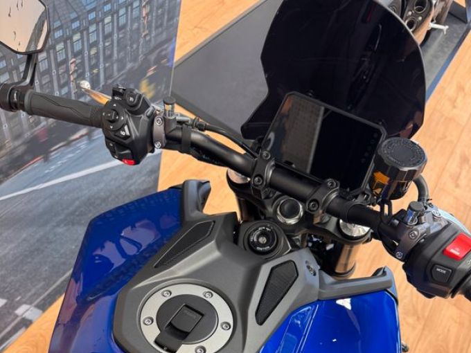 YAMAHA MT-09 4