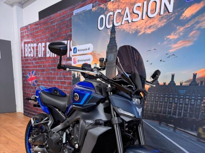 YAMAHA MT-09 4