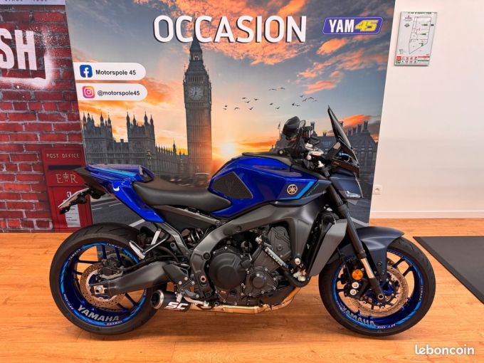 YAMAHA MT-09 4