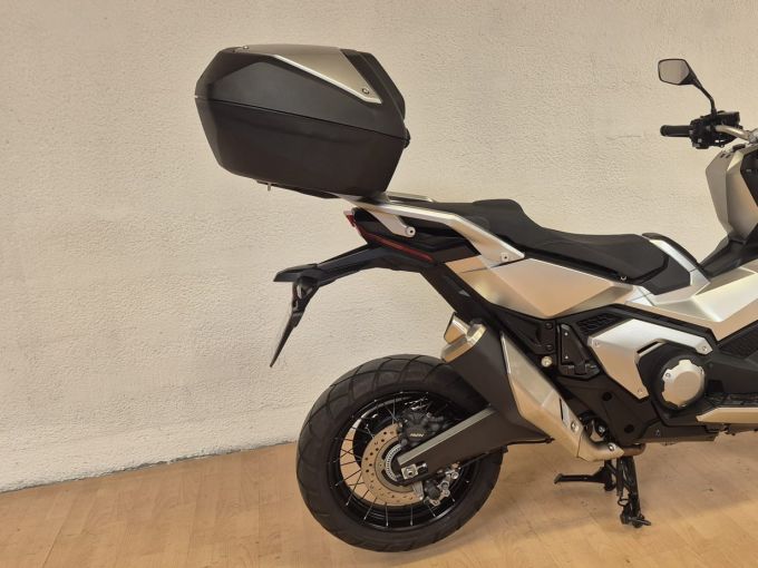 HONDA X-ADV 4
