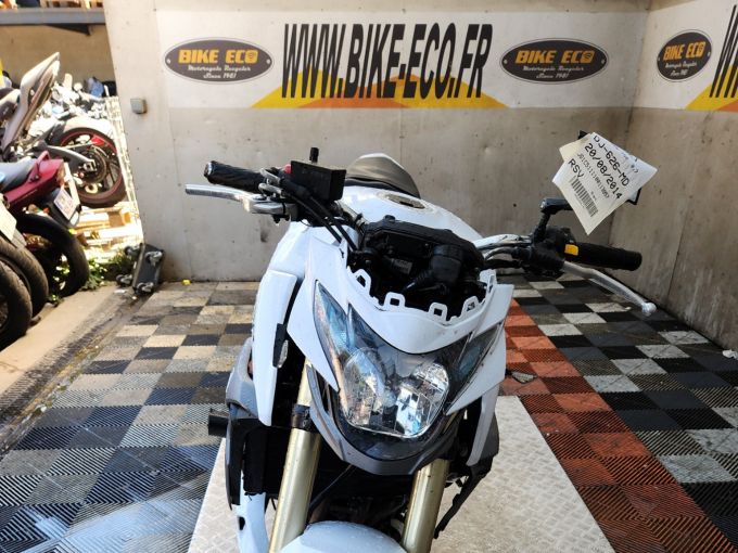 SUZUKI GSR 750 4