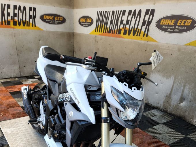 SUZUKI GSR 750 4