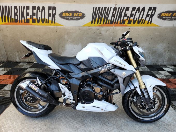 SUZUKI GSR 750 4