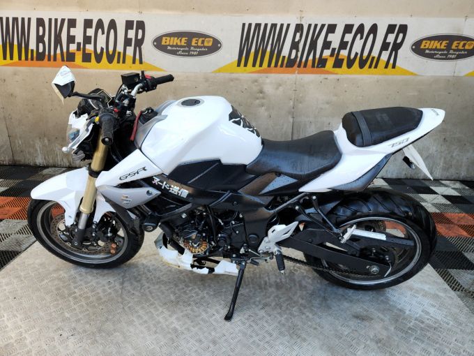 SUZUKI GSR 750 4