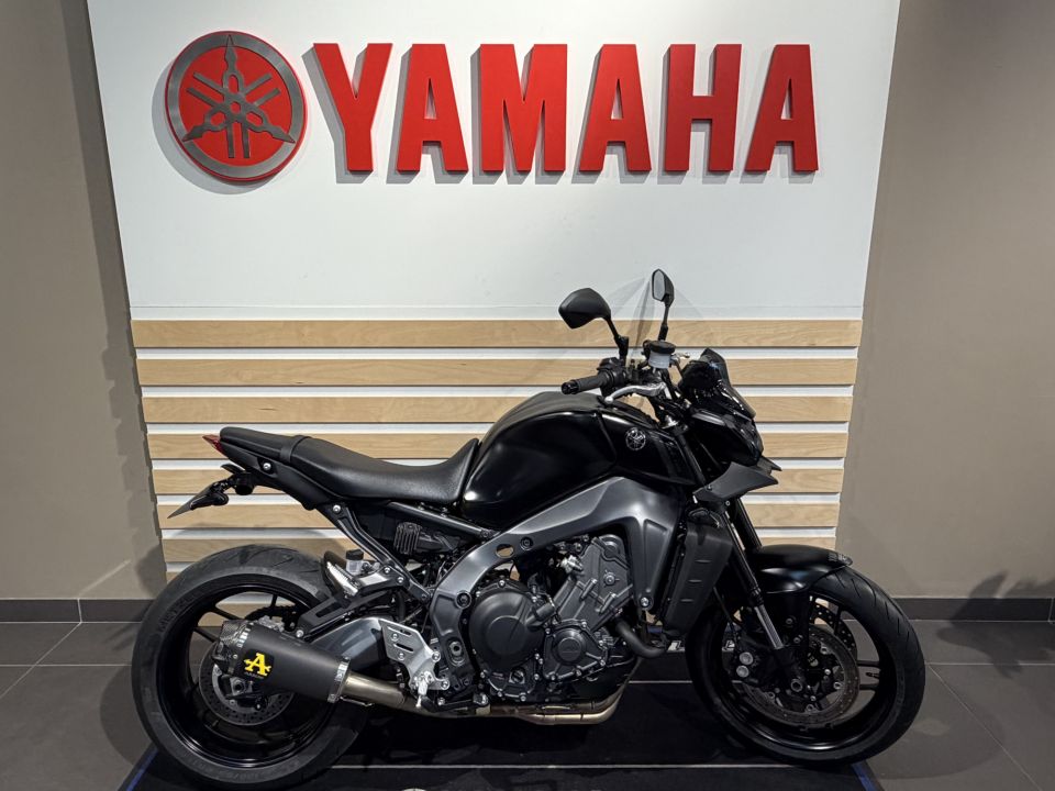 YAMAHA MT-09 4