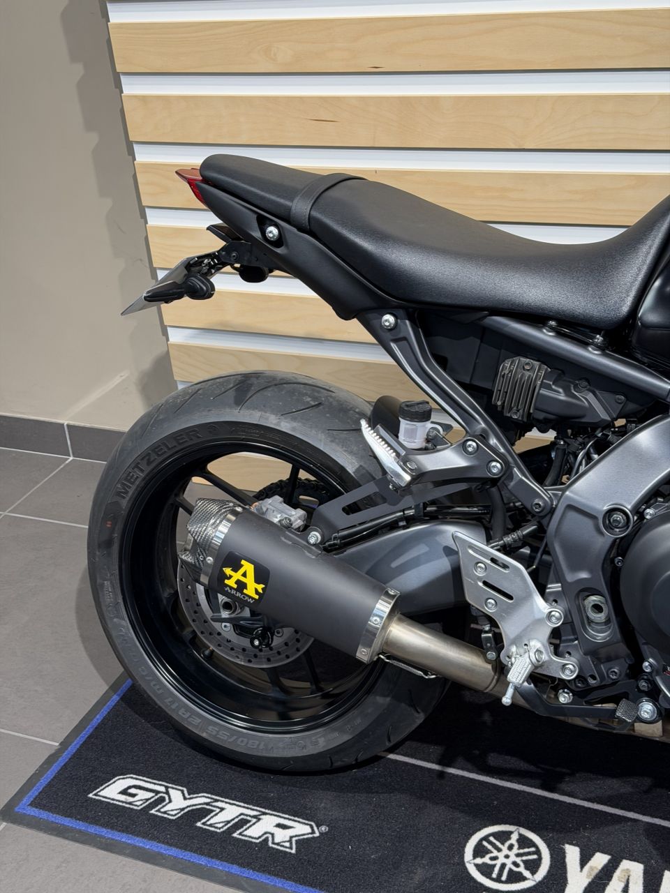 YAMAHA MT-09 4