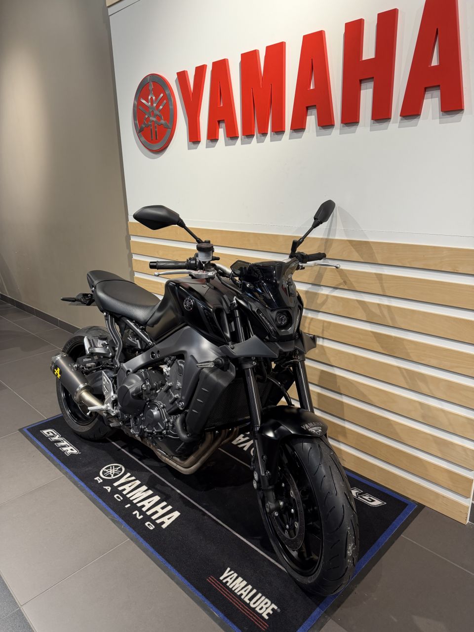 YAMAHA MT-09 4