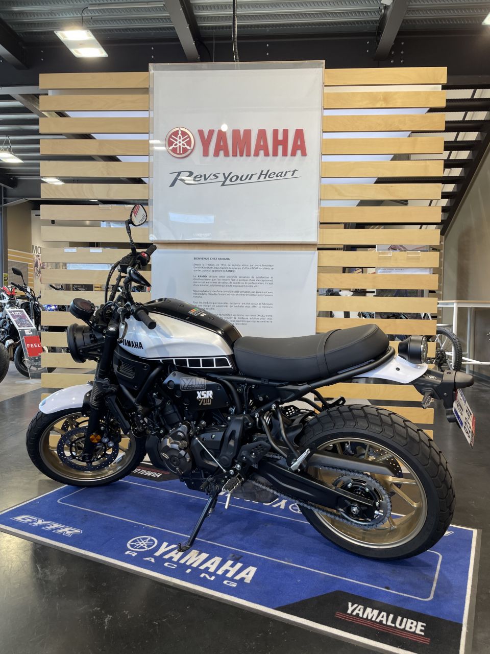 YAMAHA XSR 700 LEGACY 4