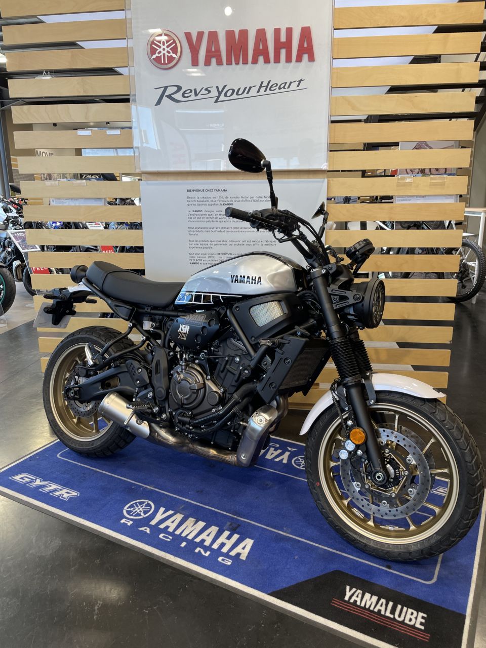 YAMAHA XSR 700 LEGACY 4