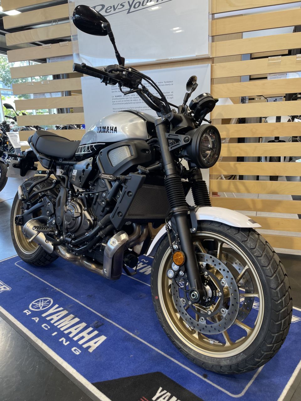 YAMAHA XSR 700 LEGACY 4