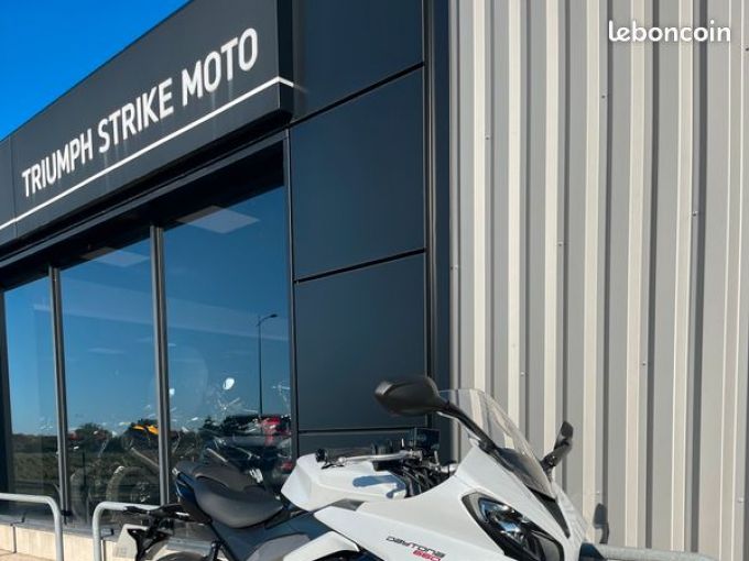 TRIUMPH 	DAYTONA 660 4