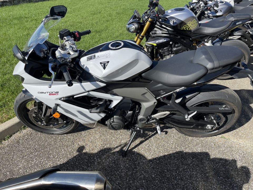 TRIUMPH 	DAYTONA 660 4