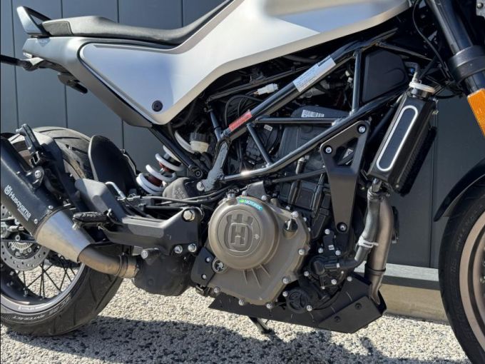 HUSQVARNA HUSQVARNA 401 VITPILEN 2024 4