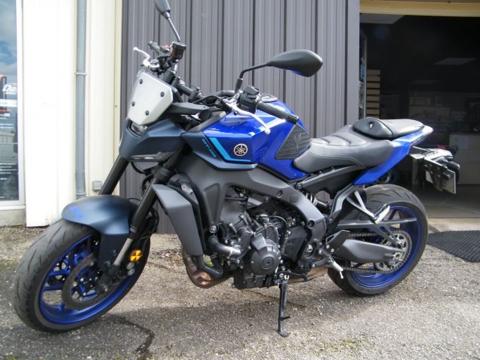 YAMAHA MT-09 4