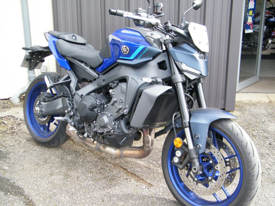 YAMAHA MT-09 4