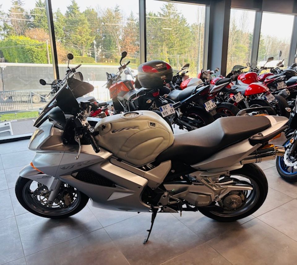 HONDA VFR 800 VTEC 4