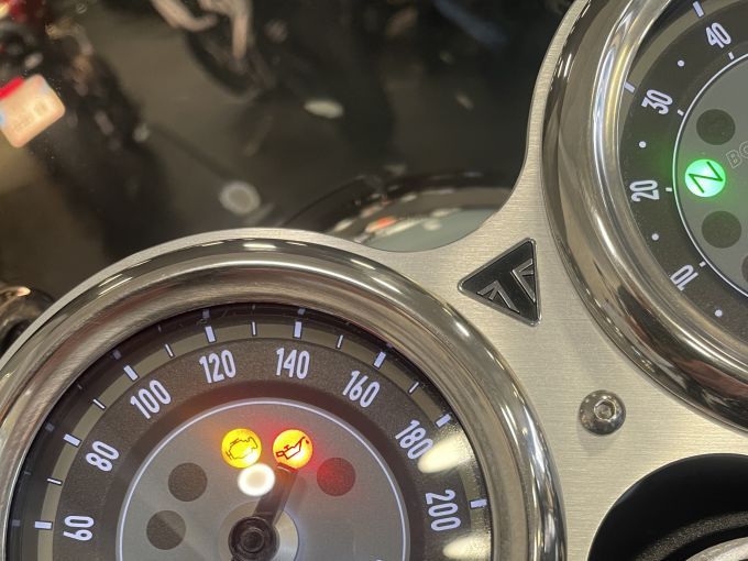 TRIUMPH BONNEVILLE T120 4