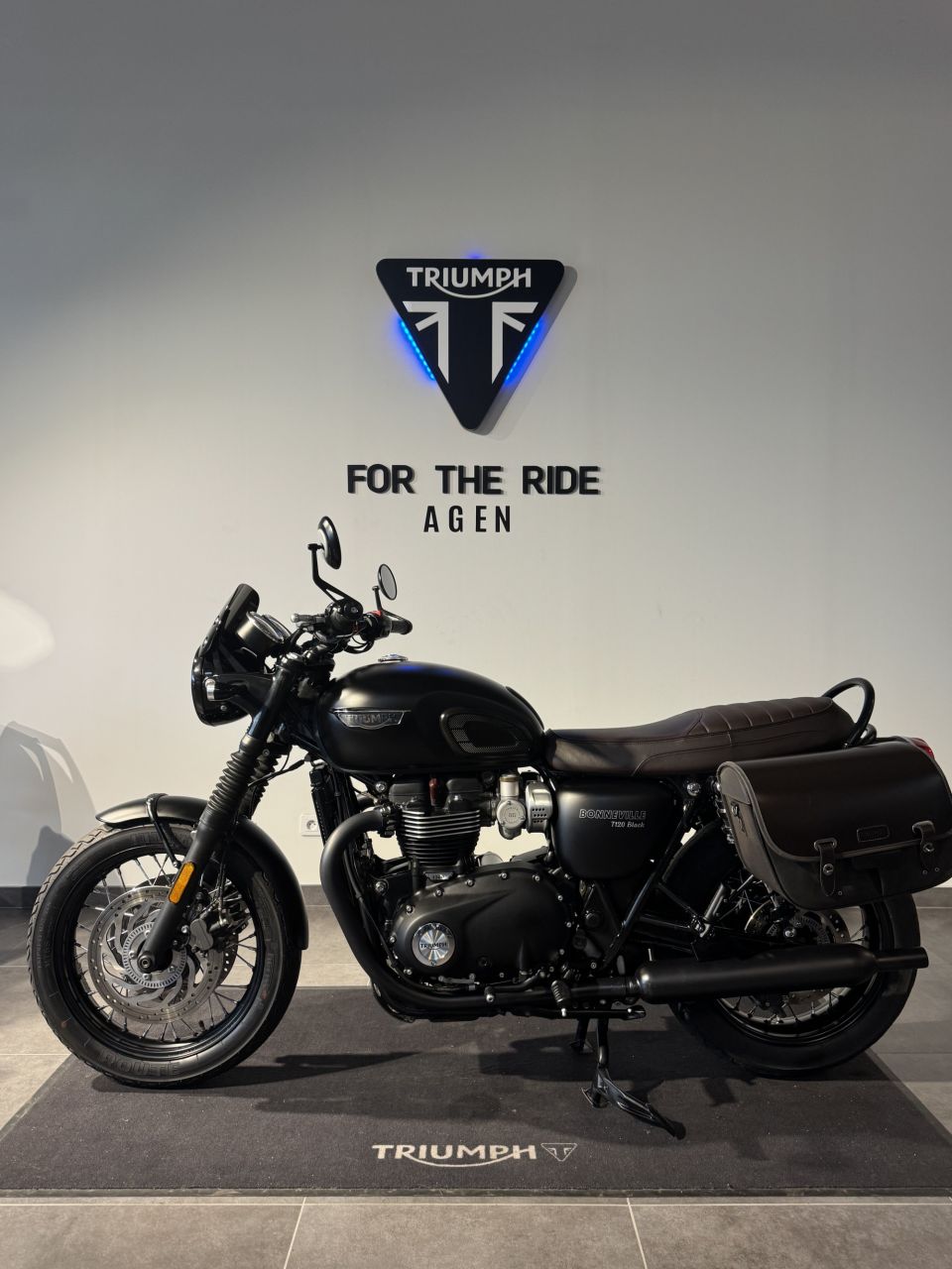 TRIUMPH Bonneville T120 Black 4