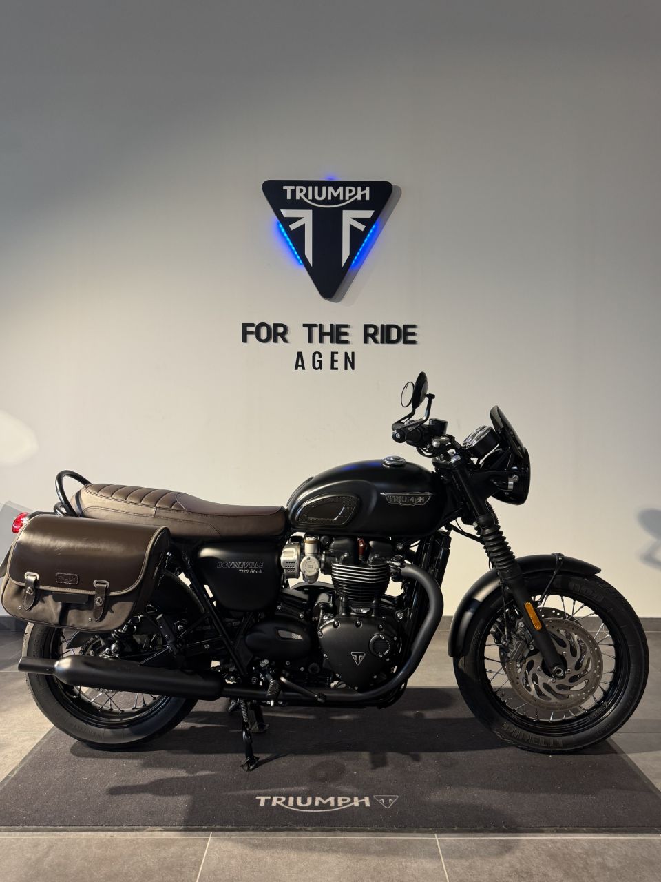 TRIUMPH Bonneville T120 Black 4