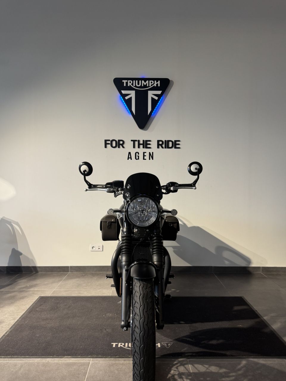TRIUMPH Bonneville T120 Black 4