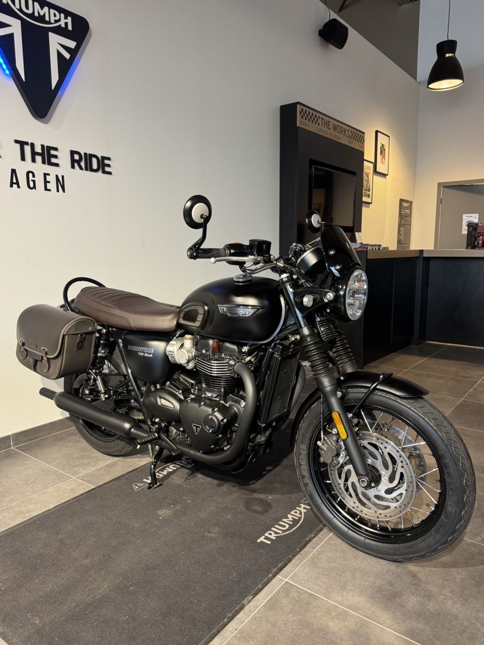 TRIUMPH Bonneville T120 Black 4
