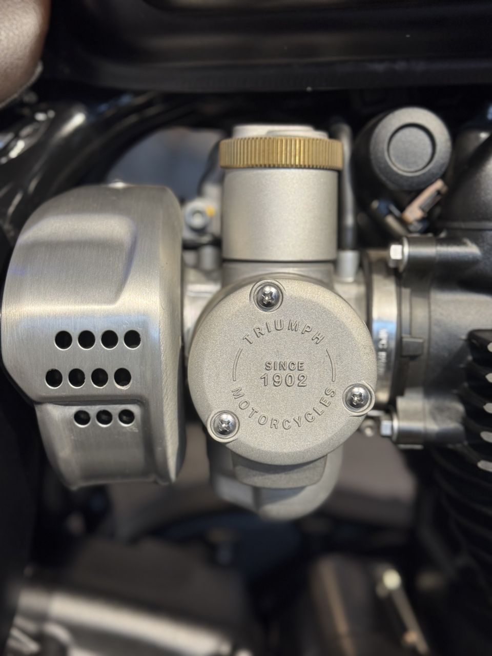 TRIUMPH Bonneville T120 Black 4