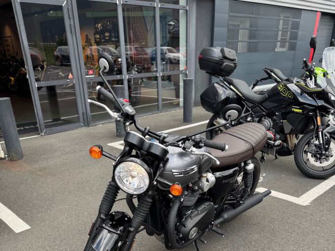 TRIUMPH Bonneville T120 Black 4