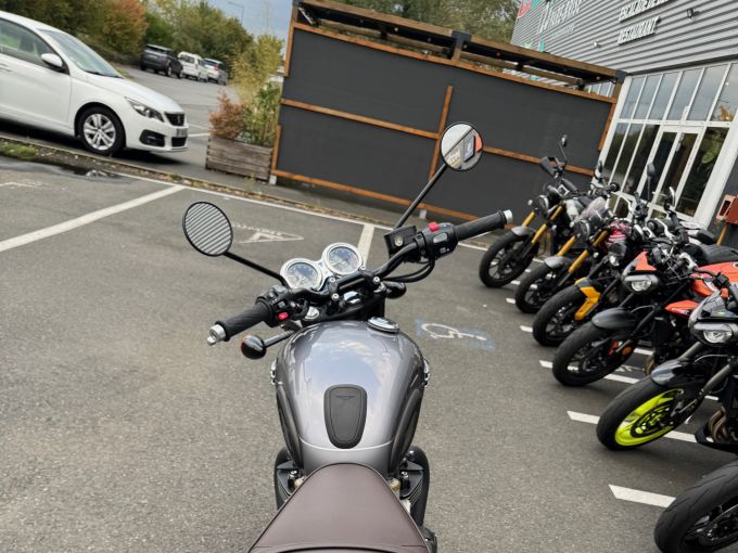 TRIUMPH Bonneville T120 Black 4