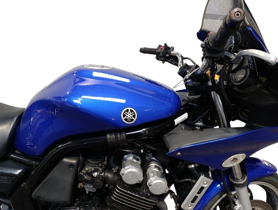 YAMAHA FZ6 600 FAZER 4