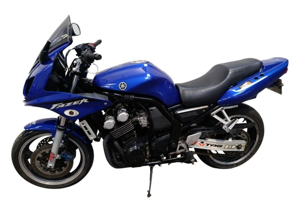 YAMAHA FZ6 600 FAZER 4