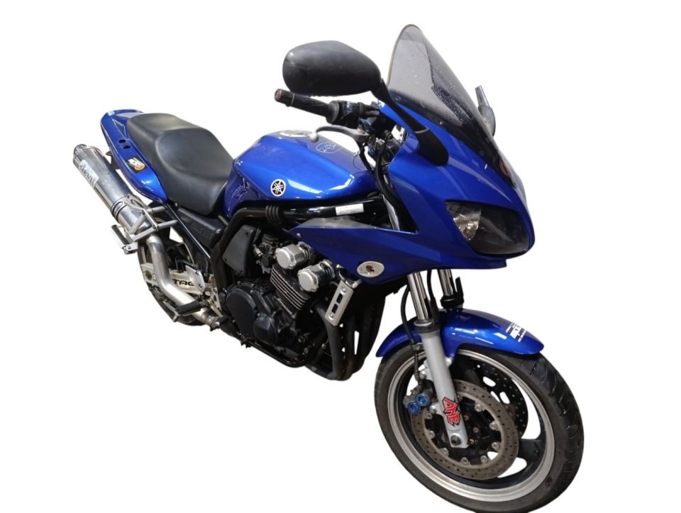 YAMAHA FZ6 600 FAZER 4