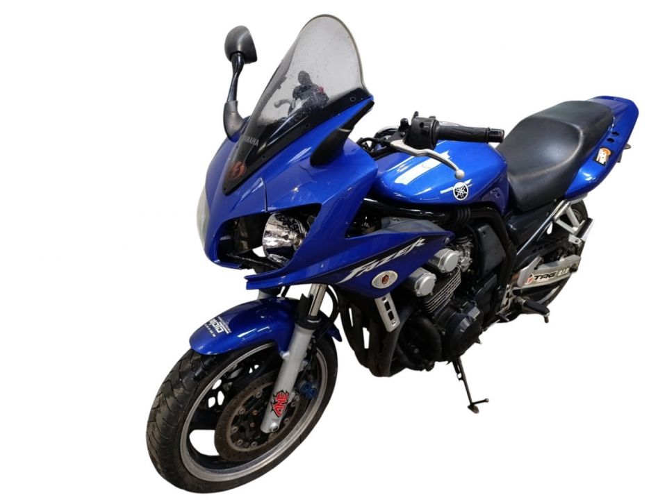 YAMAHA FZ6 600 FAZER 4