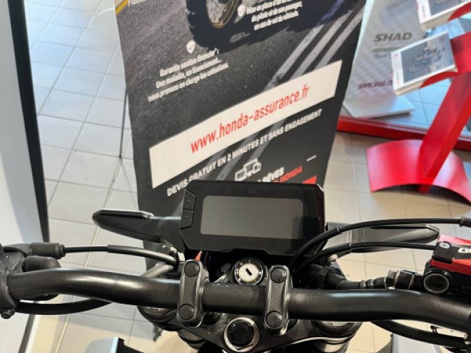 HONDA CB125R 4