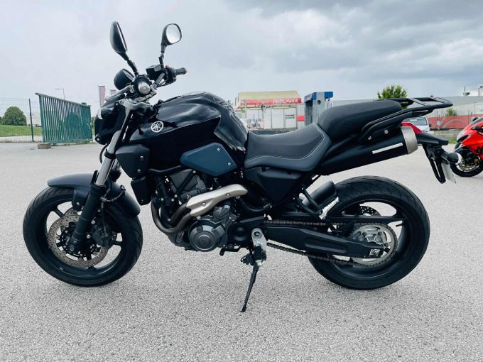 YAMAHA MT-03 4